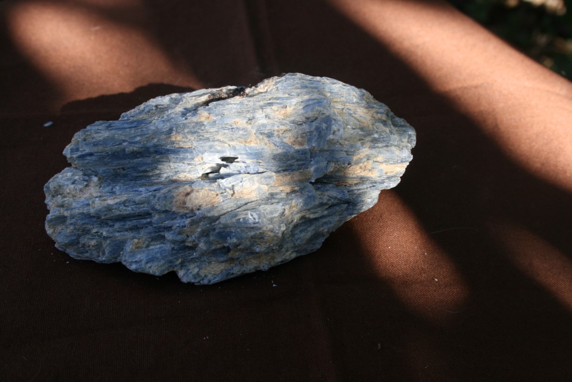 Kyanite brings loyalty honest and tranquility 4887